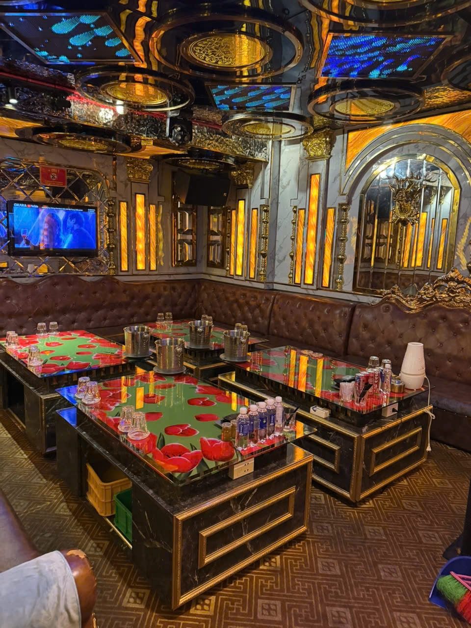 57 KTV 金色雕花大廳 · 雙桌位大房