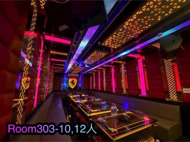93 KTV PEARL Room303 玫紅光柱長廳包廂