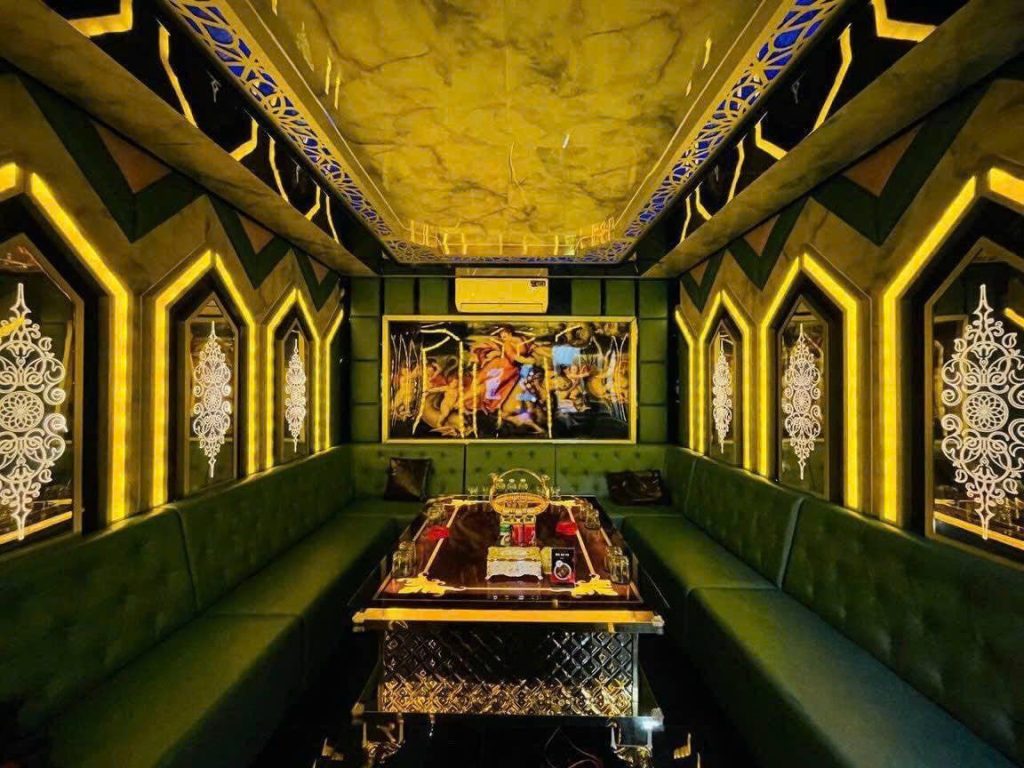 93 KTV PEARL 墨綠絲絨金浮雕包廂
