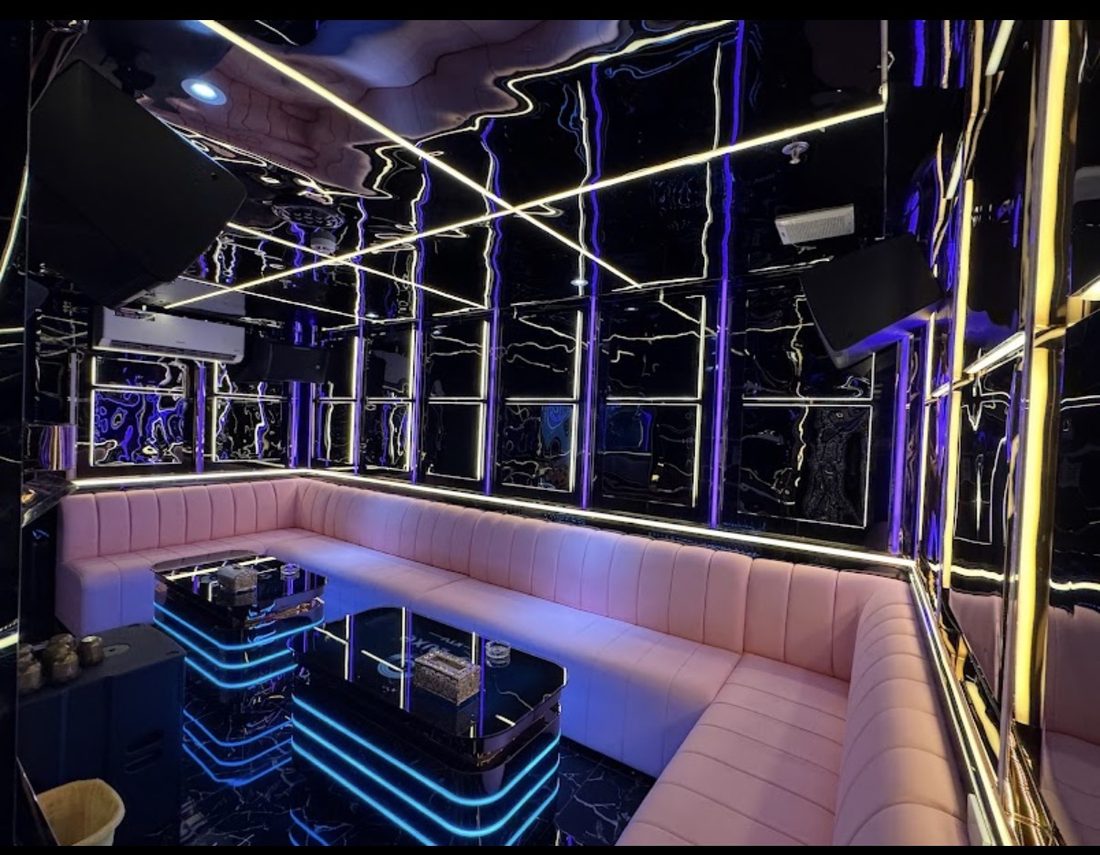 G-LUXE KTV 鏡面窄房粉色皮革卡座