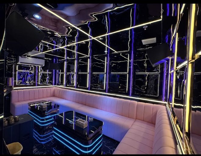 G-LUXE KTV 鏡面窄房粉色皮革卡座