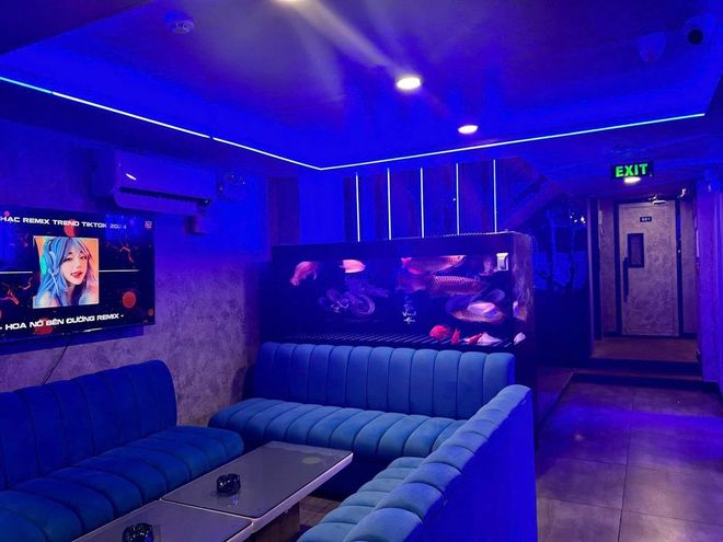 JULIA 66 KTV 用龍魚缸做隔斷的藍調包廂